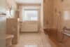 Großzügiges Grundstück am Wald – Wohnhaus mit viel Potenzial - Badezimmer EG